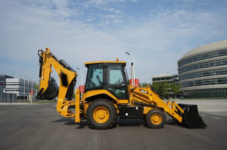 Экскаватор-погрузчик: универсальная машина для строительства и не только